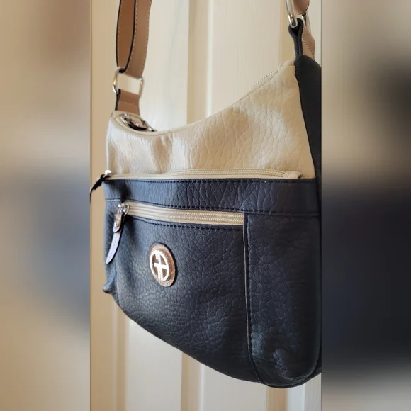 GIANI BERNINI Pebble Hobo Black Vachetta - Picture 4 of 4